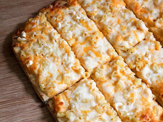 Tonys Macaroni And Cheese Pizza